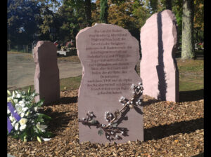 pau stèles hommage juifs déportés grès de la rhune